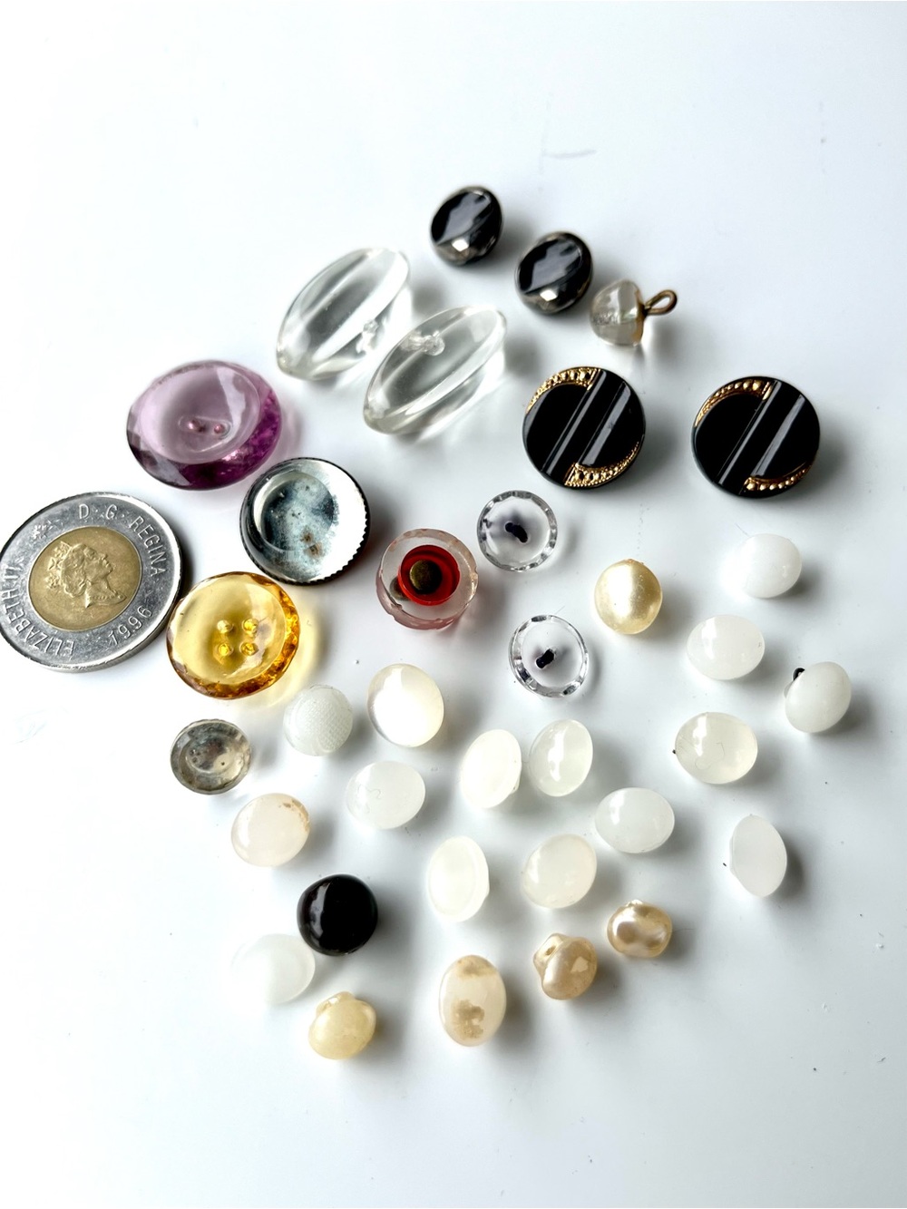 Vintage Assortment Glass Buttons - Picture 4 of 4